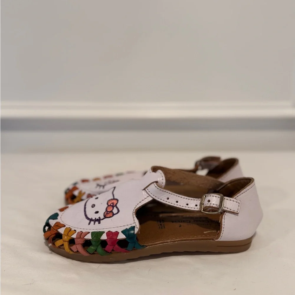 Hello Kitty‎ Huarache white Sandals approximately girls Size 12